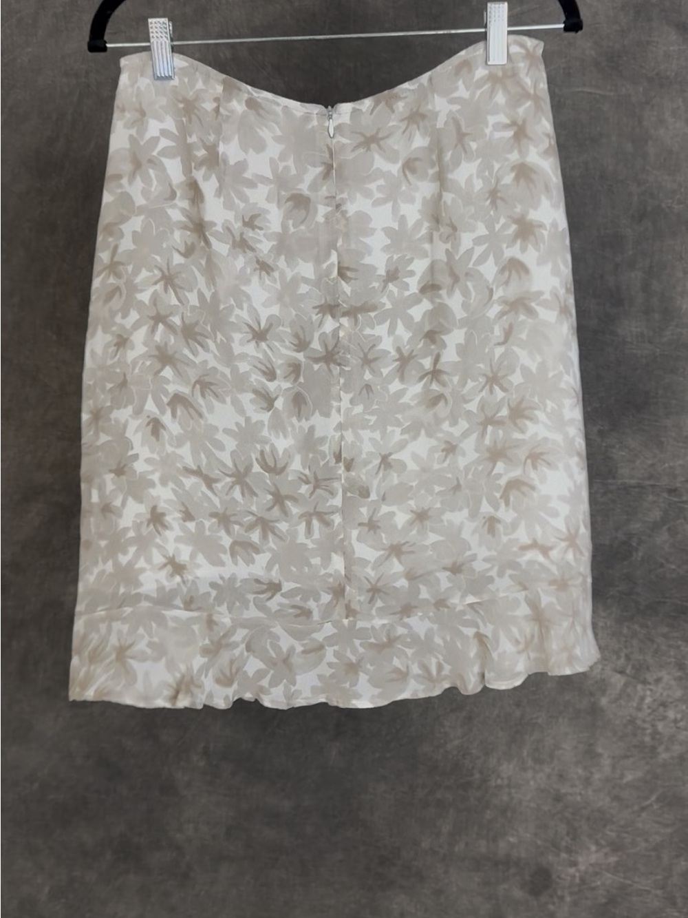 White House Black Market Beige Cream Floral Ruffle Skirt Size 12 - Picture 4 of 5